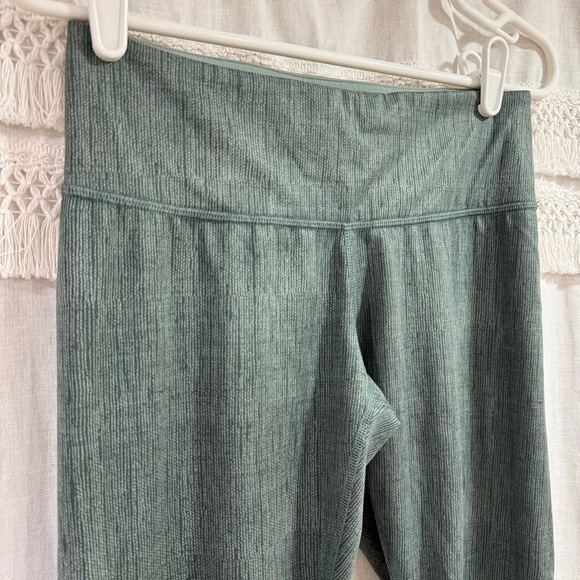 Lululemon Wunder Under Pant *Full-On Luxtreme, Size 6 - Picture 2 of 8